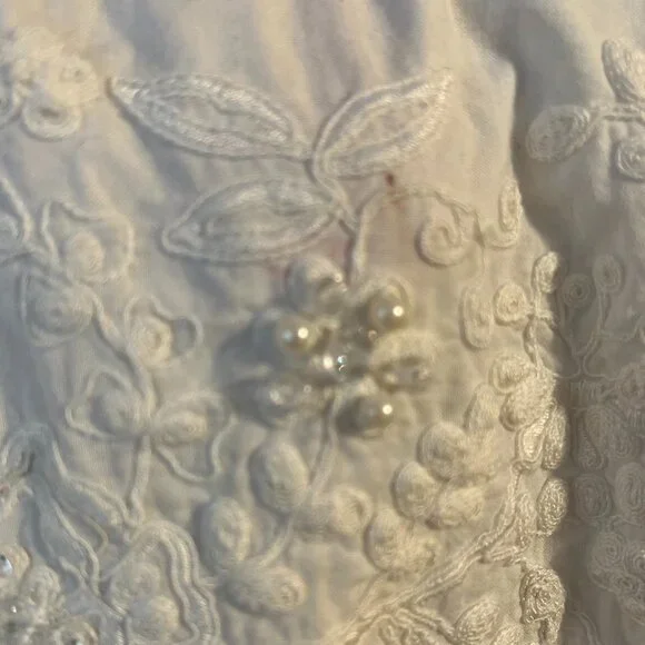 Delicate All-white Ruffled Cotton Top - Picture 8 of 9